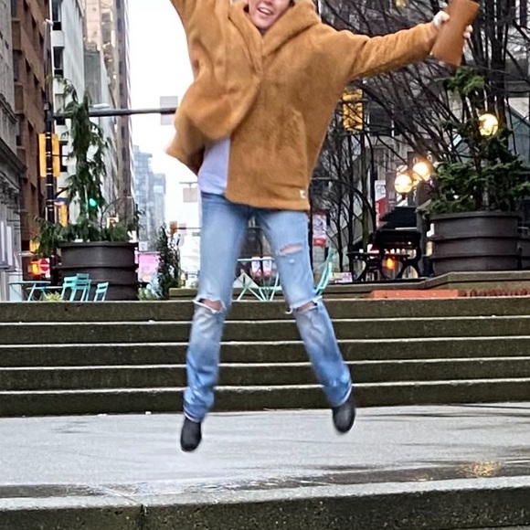 Meet your Posher, Bobbie - Picture 1 of 2